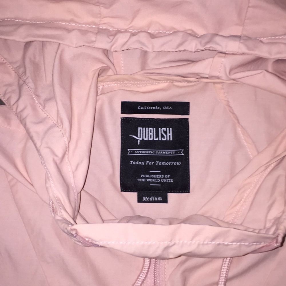 PUBLISH windbreaker runner. (Cloud Pink)